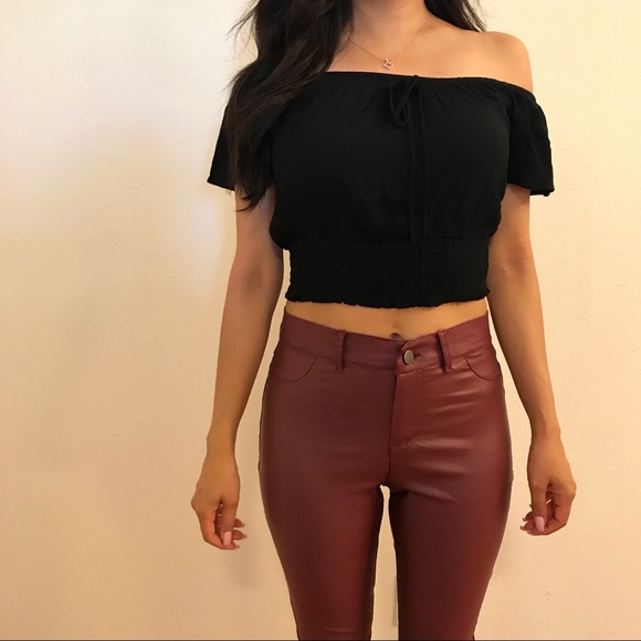 Michelle Crinkle Gauze Off The Shoulder Crop Top - Picture 4 of 8